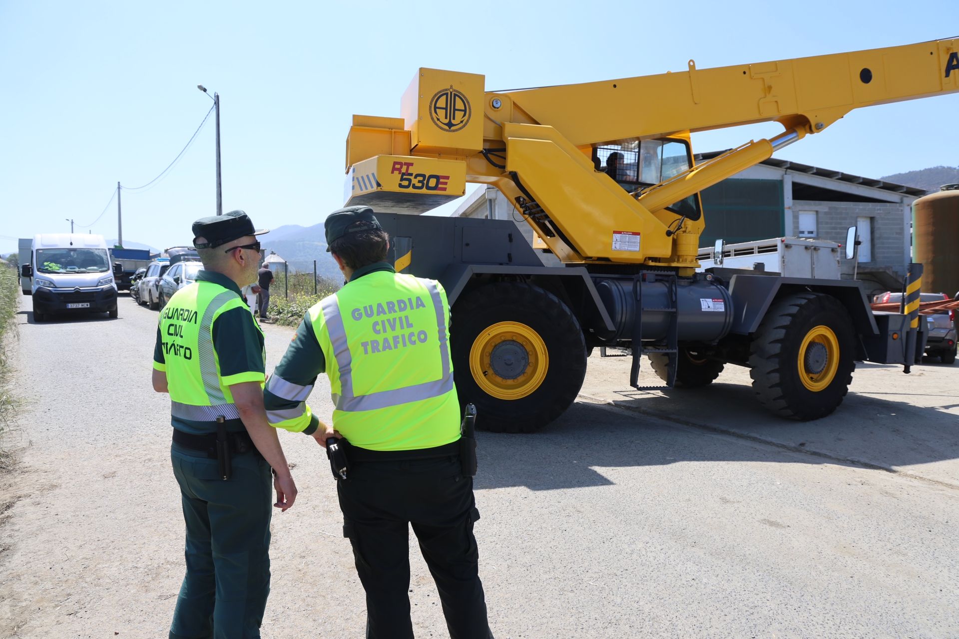 Las imágenes del grave accidente laboral en Coaña