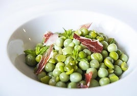 Los arbeyos con jamón es la propuesta para la hora de comer en Belmonte de Miranda