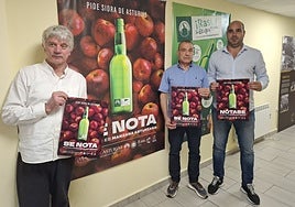 Luis Arrontes, director de la agencia creativa Arrontes y Barrera; Jorge García, presidente del Consejor Regulador de la DOP Sidra de Asturias; y Daniel Ruiz, gerente de la entidad.