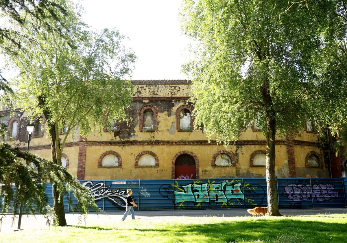 La plaza de toros está declarada en ruina.