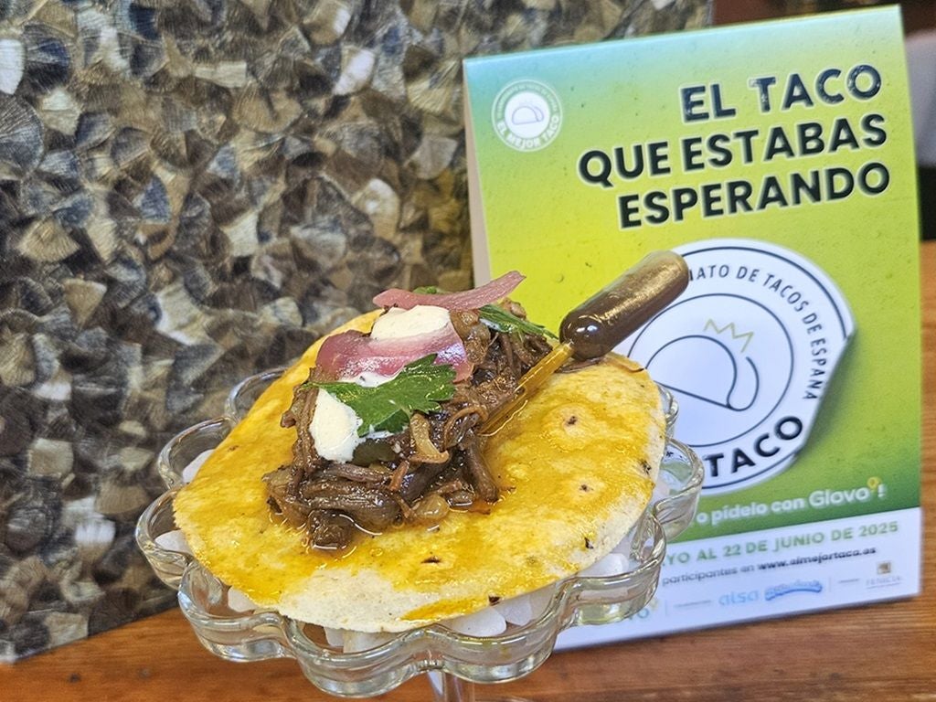 Costilla de vaca asturiana, chiles secos, especias, verduras y tortilla de maíz nixtamalizado