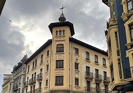 Edificio ferretería «La Cadena» donde abrirá minymas en Pravia.
