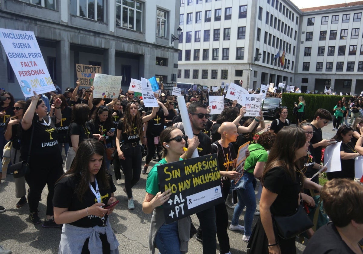 Las asociaciones de madres y padres de Asturias se suman a la protesta de los docentes