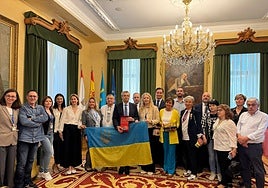 Integrantes de colectivos ucranianos con Jorge González (Expoacción), Serhiii Pohoreltsev, Jorge González-Palacios, Carmen Moriyón, Guzmán Pendás y Floro.