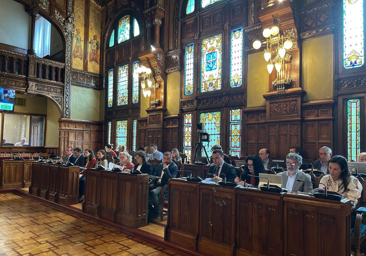 El Principado defiende la Ley Simplifica como «clave» para reducir la burocracia mientras la oposición la ve «insuficiente»