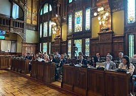 Una amplia representación del Consejo de Gobierno, en la comparecencia informativa sobre la Ley Simplifica.