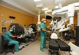 Equipo Da Vinci para cirugías robóticas incorporado hace dos años por el Hospital de Cabueñes.