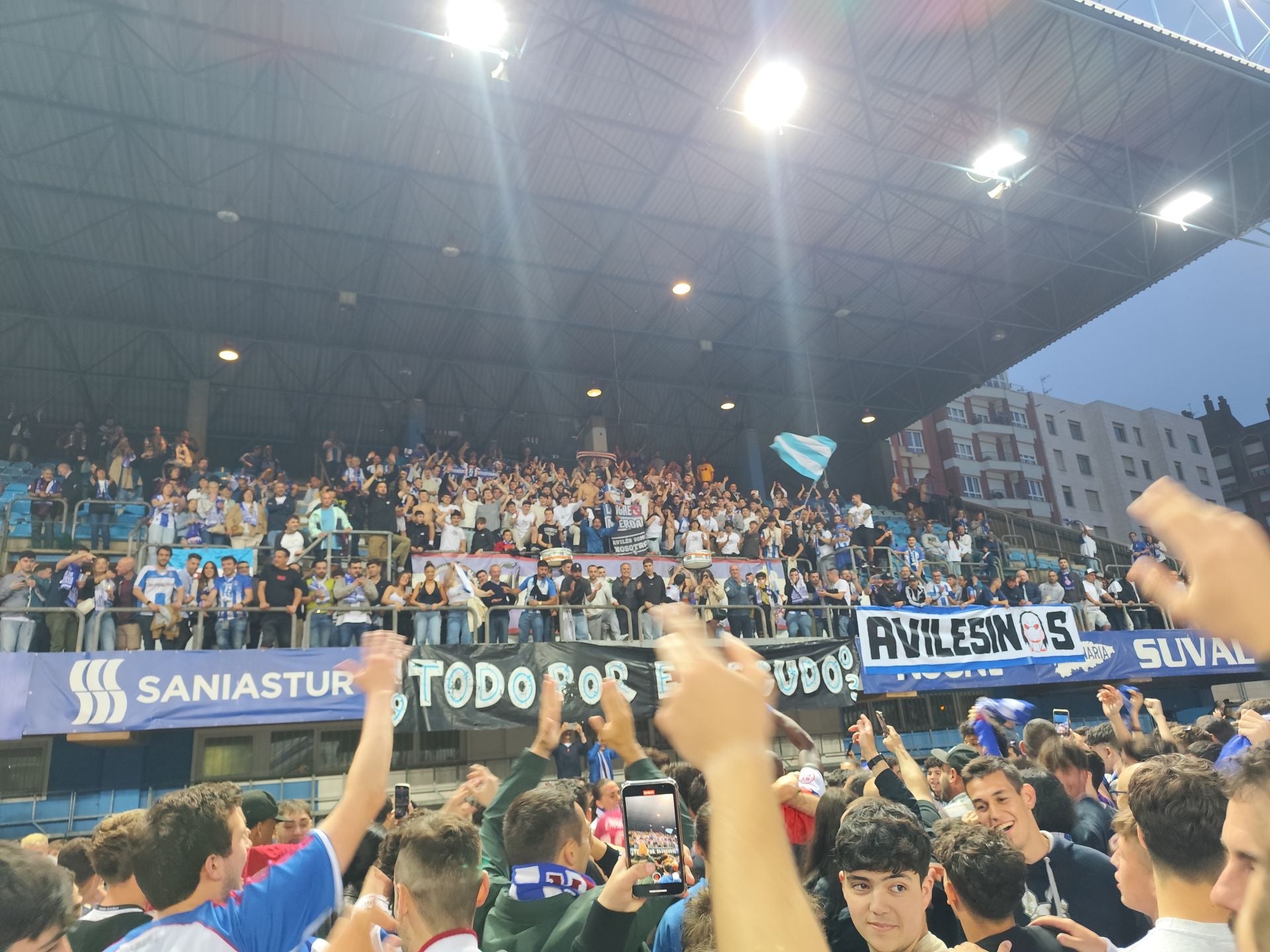 Fotos: Euforia en Avilés por el ascenso a Primera Federación