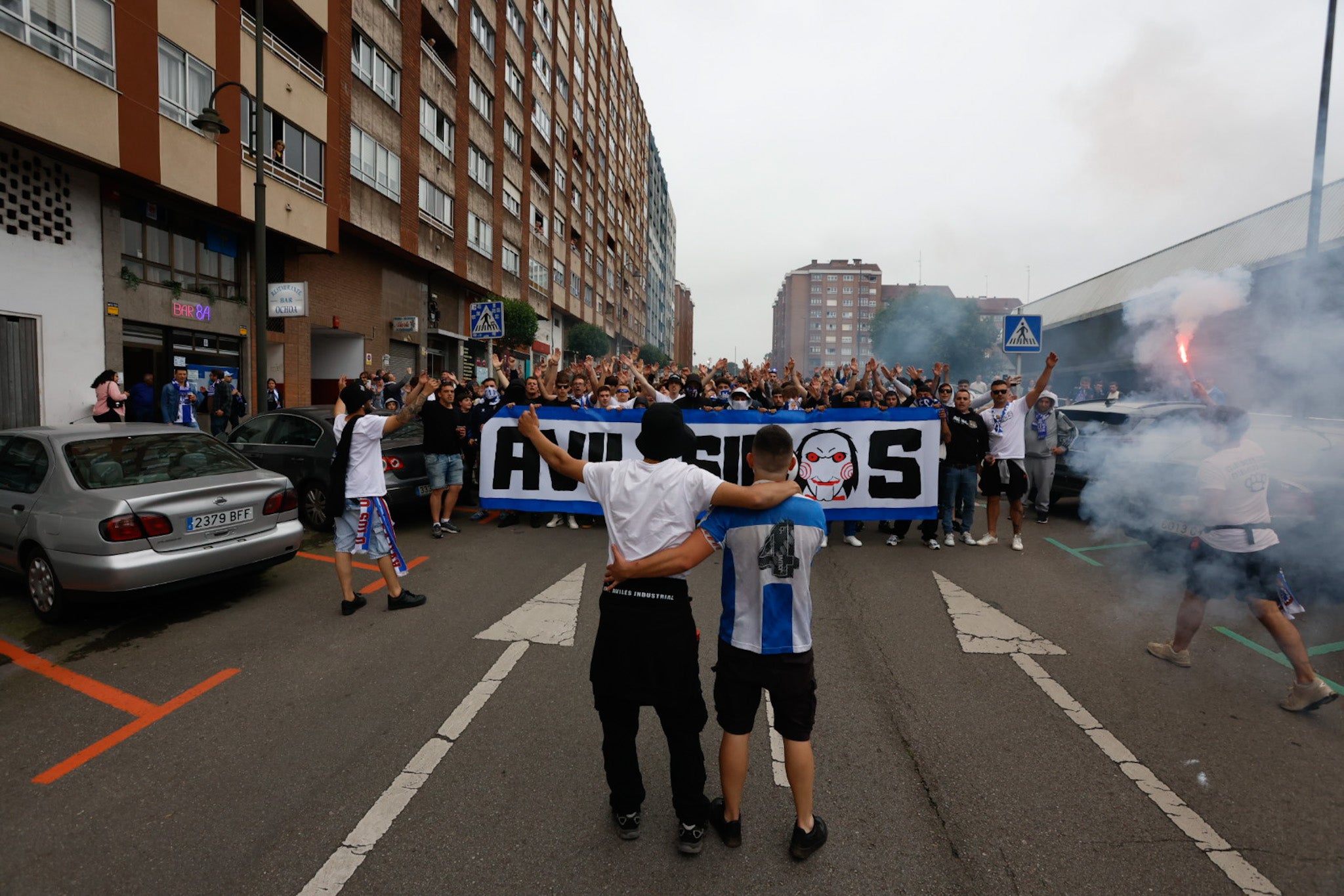 Ambientazo en el Suárez Puerta: la afición del Real Avilés calienta motores