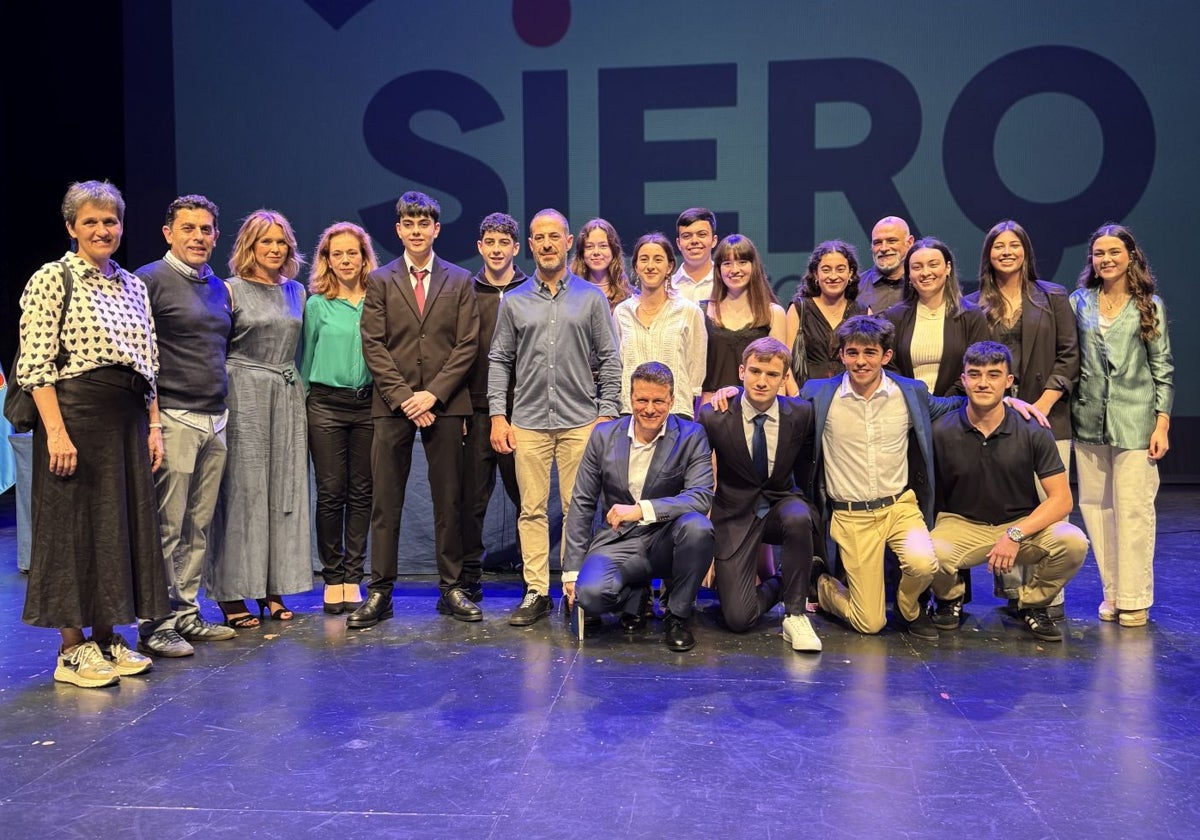 Siero reconoce la excelencia académica