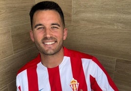 El exrojiblanco Isma López, esta semana, con la camiseta del Sporting, desde Pamplona.