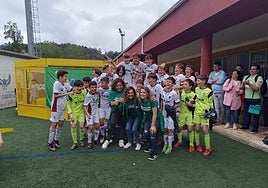 Los jugadores del TSK infantil, vencedores en la categoría plata.