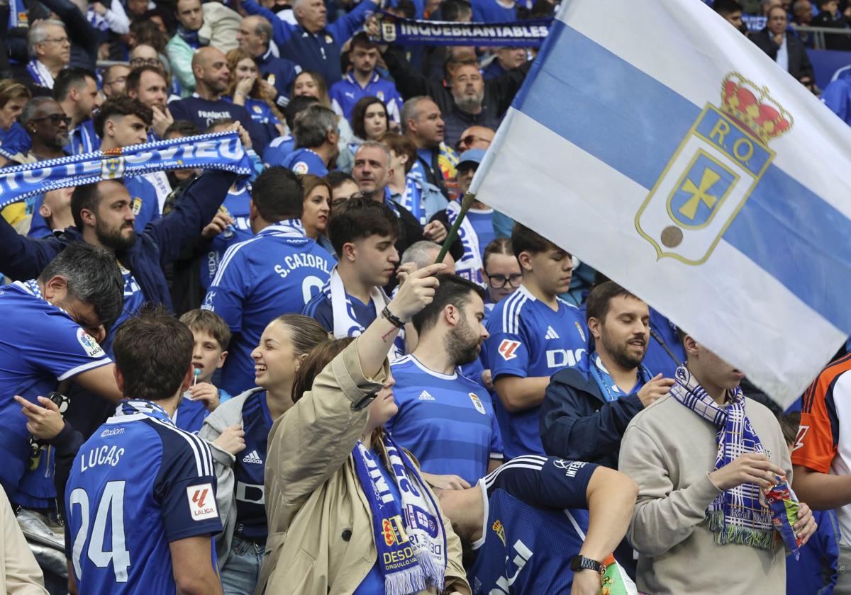 ¿Estuviste en el Carlos Tartiere para ver el Real Oviedo-Cádiz? ¡Búscate entre las fotos!