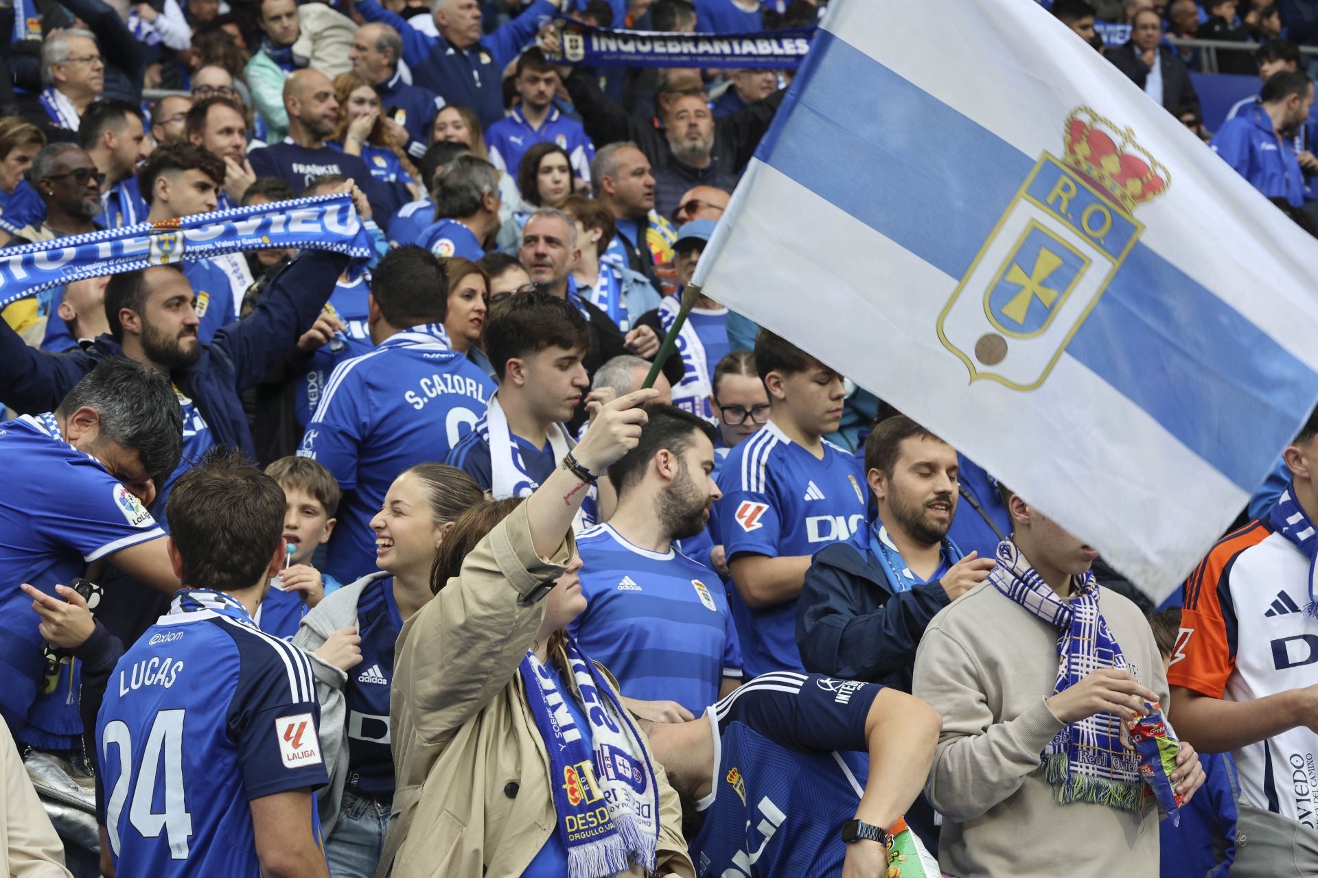 ¿Estuviste en el Carlos Tartiere para ver el Real Oviedo-Cádiz? ¡Búscate entre las fotos!