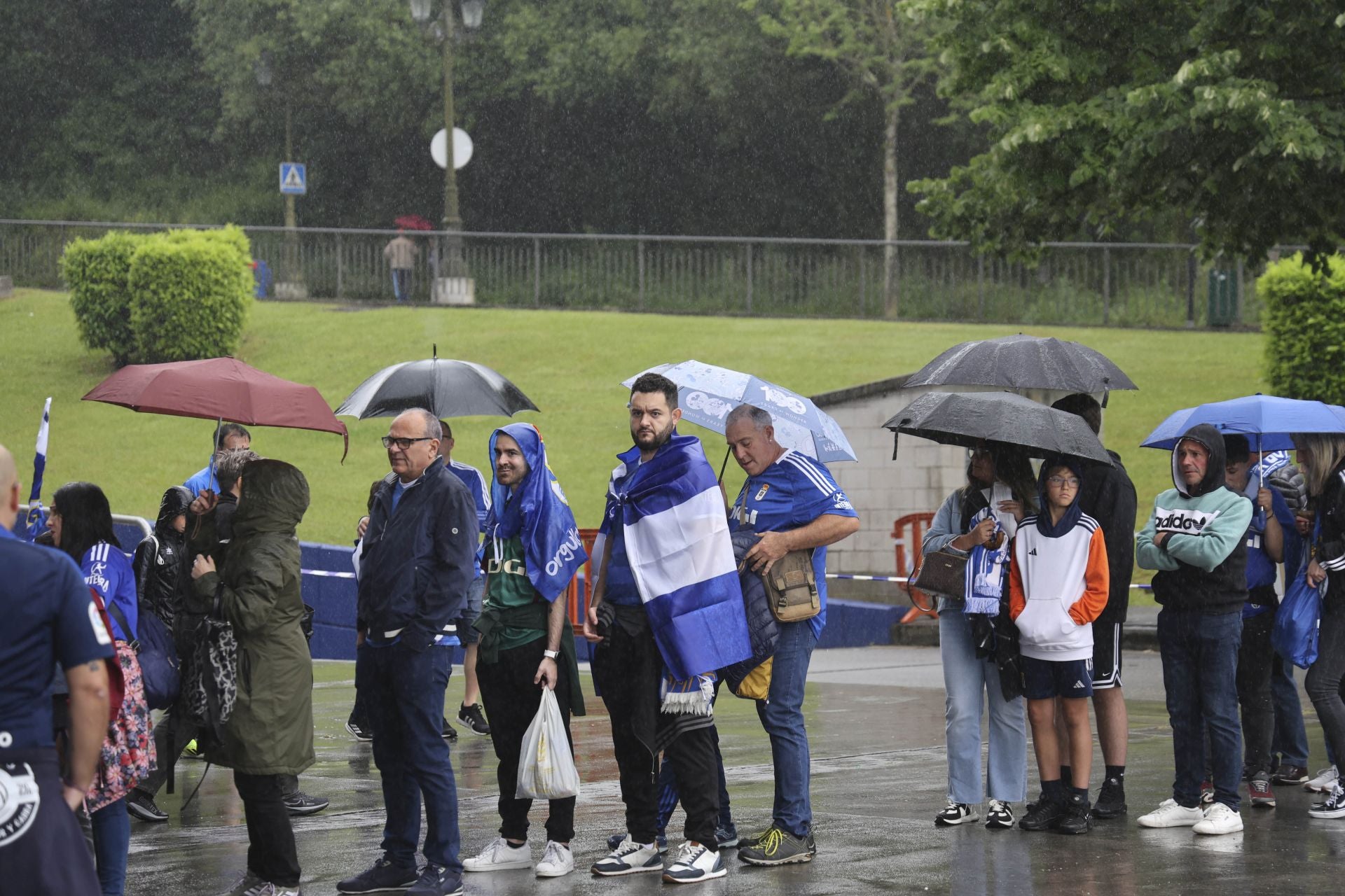 ¿Estuviste en el Carlos Tartiere para ver el Real Oviedo-Cádiz? ¡Búscate entre las fotos!