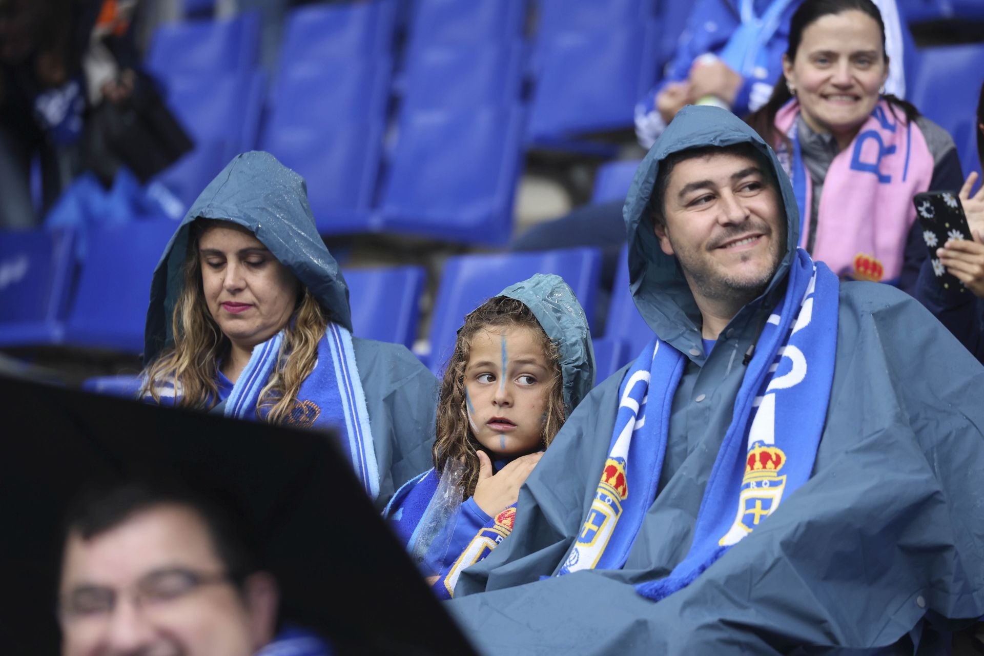 ¿Estuviste en el Carlos Tartiere para ver el Real Oviedo-Cádiz? ¡Búscate entre las fotos!