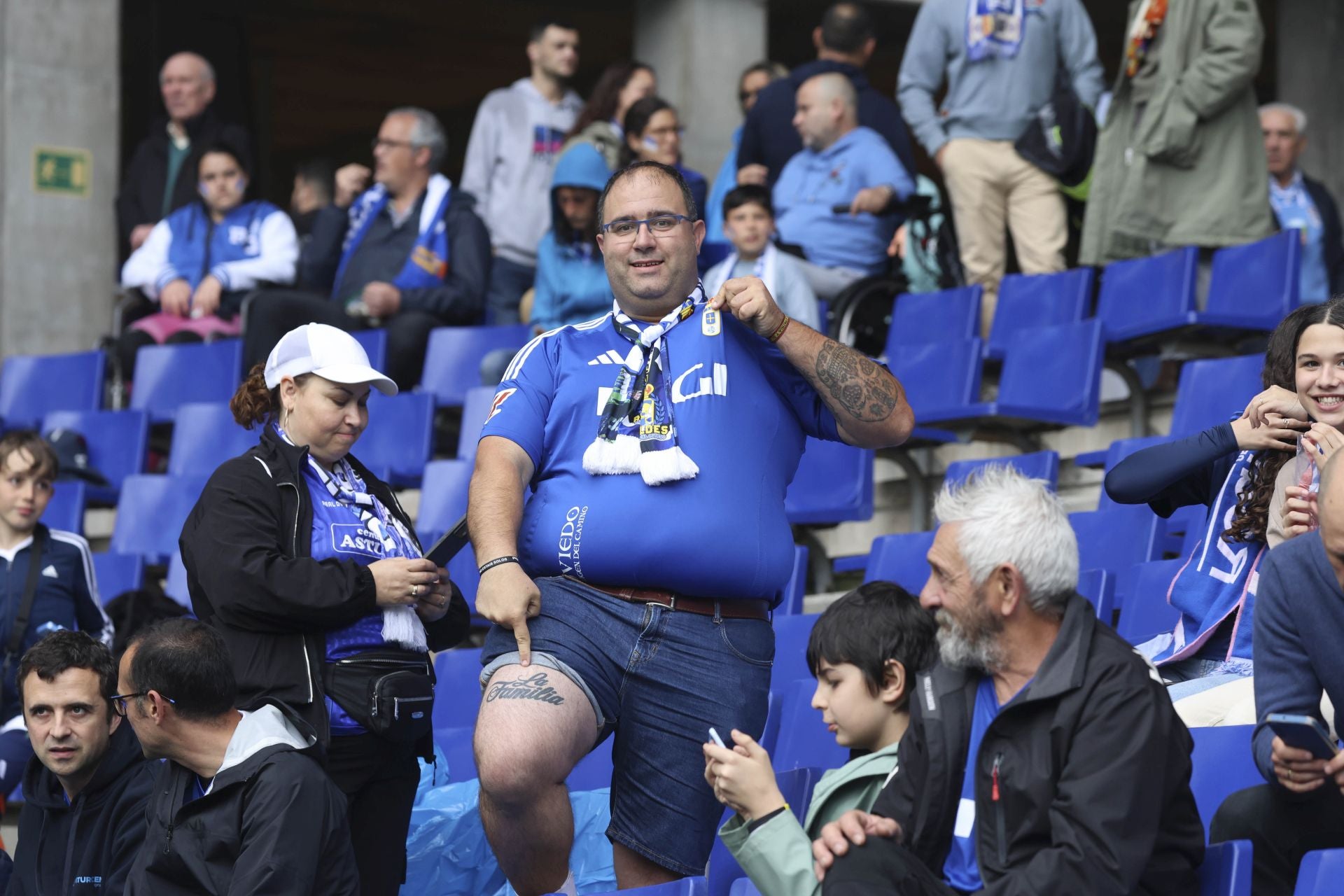 ¿Estuviste en el Carlos Tartiere para ver el Real Oviedo-Cádiz? ¡Búscate entre las fotos!