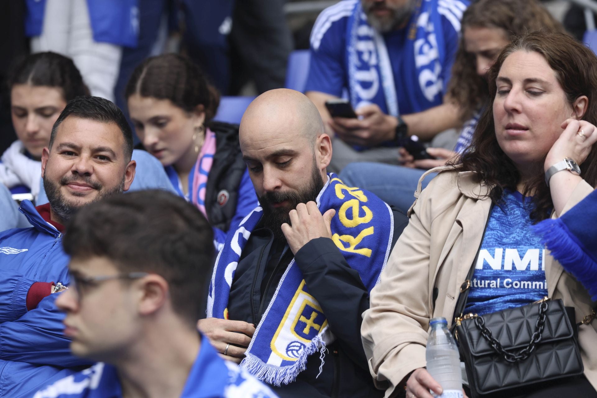 ¿Estuviste en el Carlos Tartiere para ver el Real Oviedo-Cádiz? ¡Búscate entre las fotos!