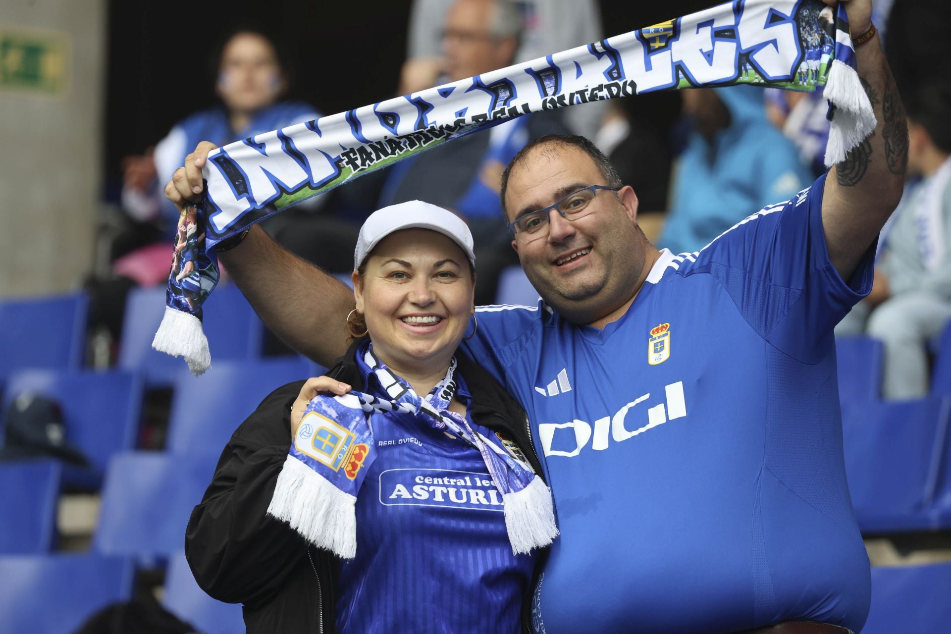¿Estuviste en el Carlos Tartiere para ver el Real Oviedo-Cádiz? ¡Búscate entre las fotos!