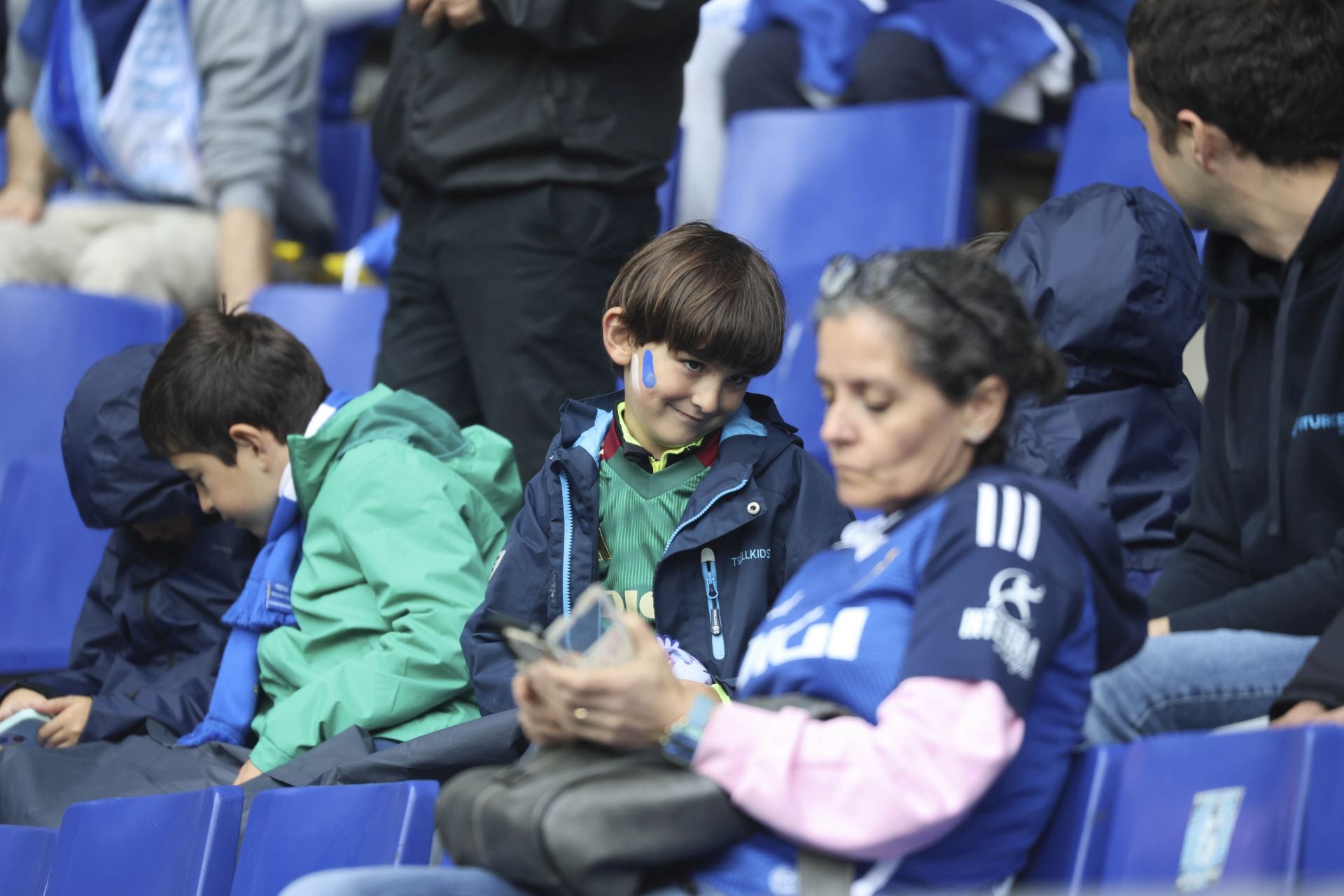 ¿Estuviste en el Carlos Tartiere para ver el Real Oviedo-Cádiz? ¡Búscate entre las fotos!