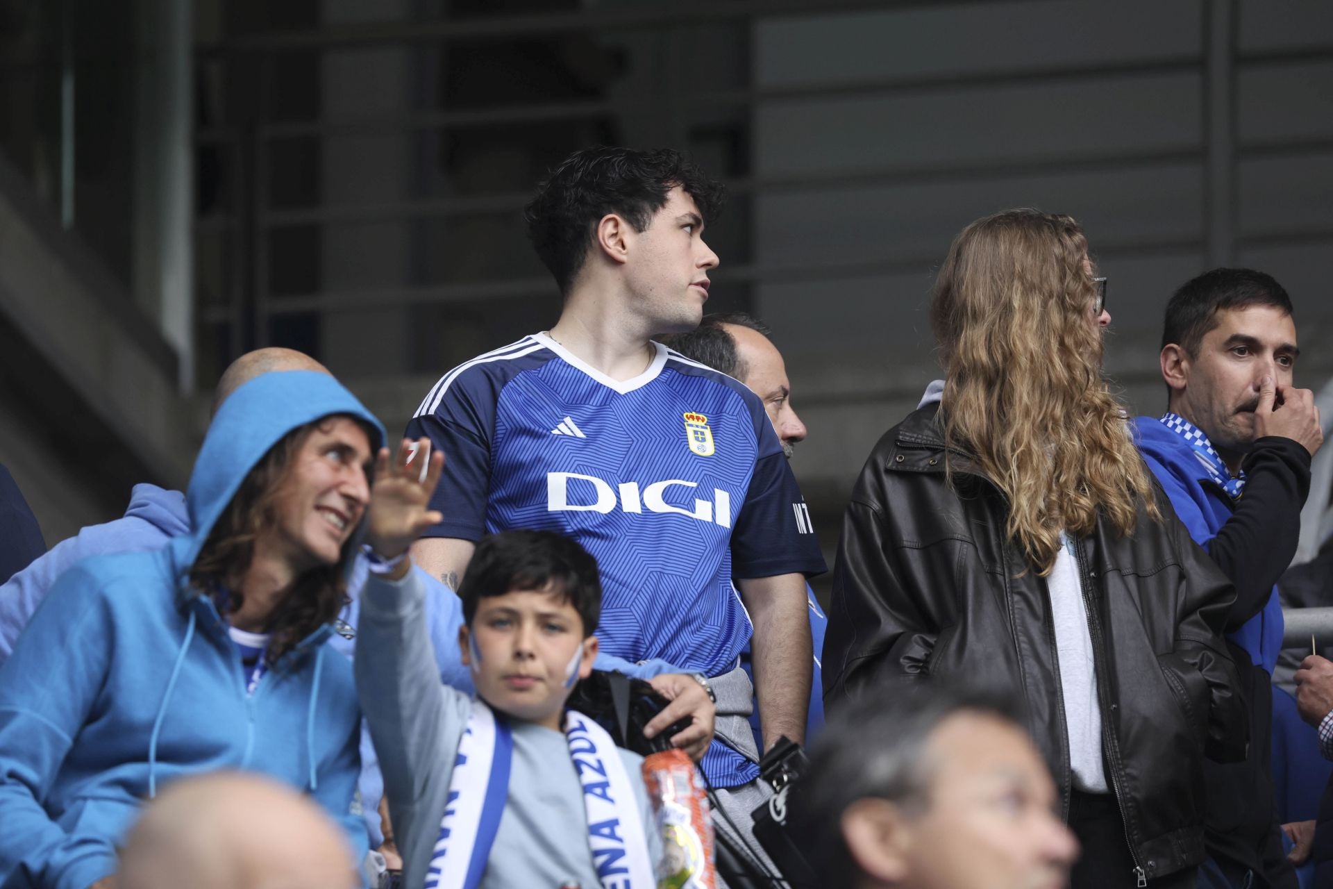 ¿Estuviste en el Carlos Tartiere para ver el Real Oviedo-Cádiz? ¡Búscate entre las fotos!