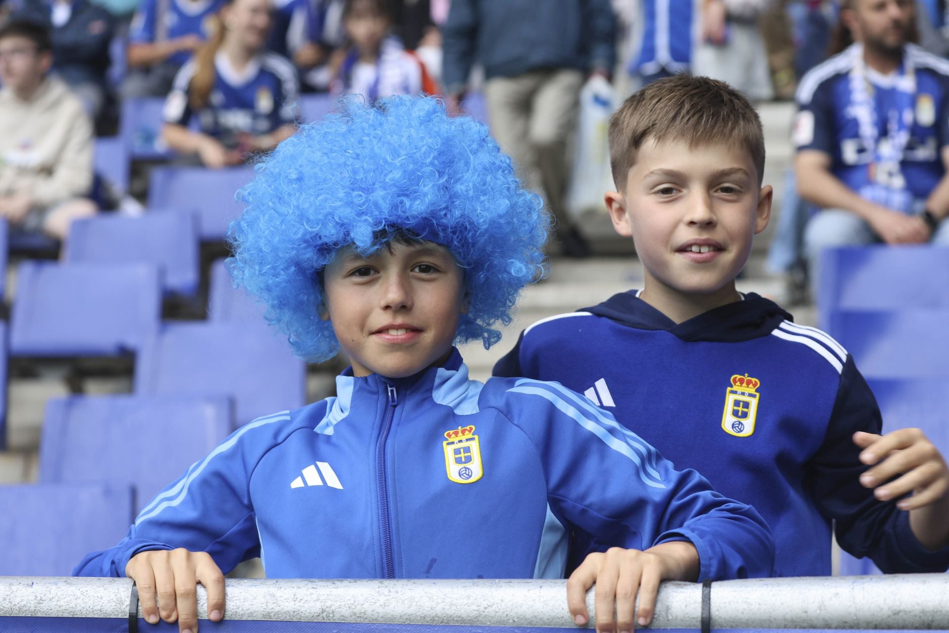 ¿Estuviste en el Carlos Tartiere para ver el Real Oviedo-Cádiz? ¡Búscate entre las fotos!