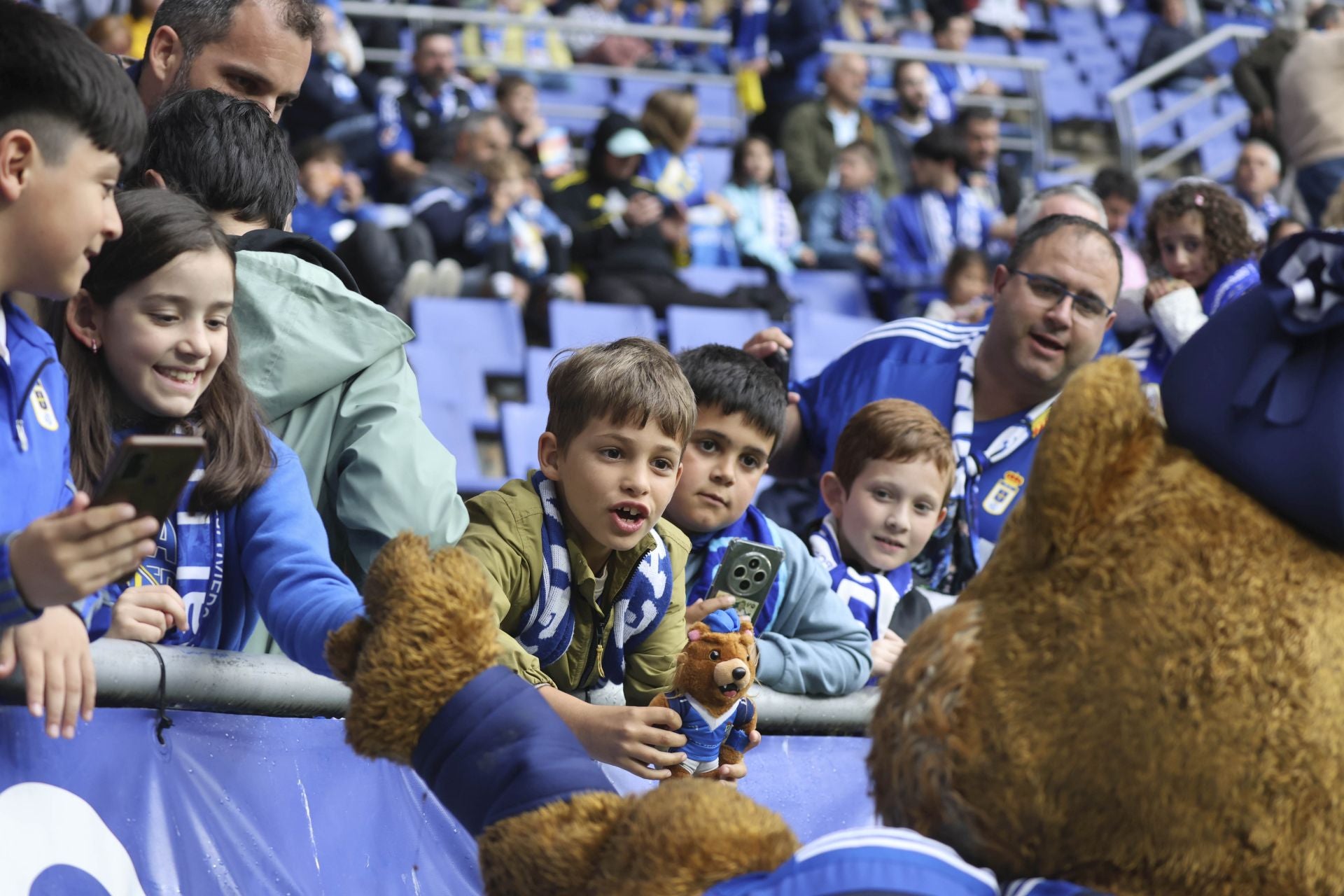 ¿Estuviste en el Carlos Tartiere para ver el Real Oviedo-Cádiz? ¡Búscate entre las fotos!