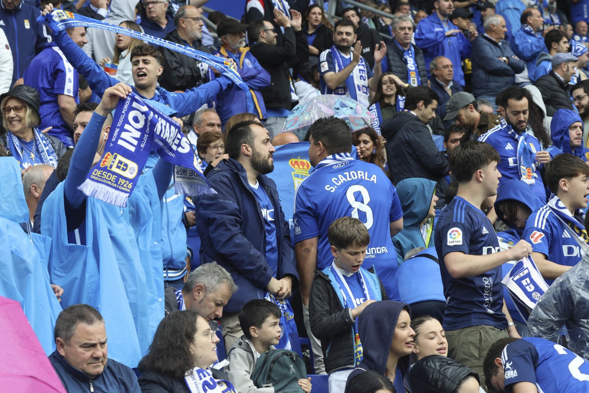 ¿Estuviste en el Carlos Tartiere para ver el Real Oviedo-Cádiz? ¡Búscate entre las fotos!