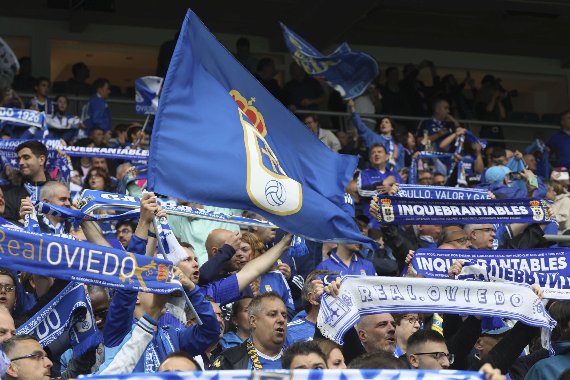 ¿Estuviste en el Carlos Tartiere para ver el Real Oviedo-Cádiz? ¡Búscate entre las fotos!