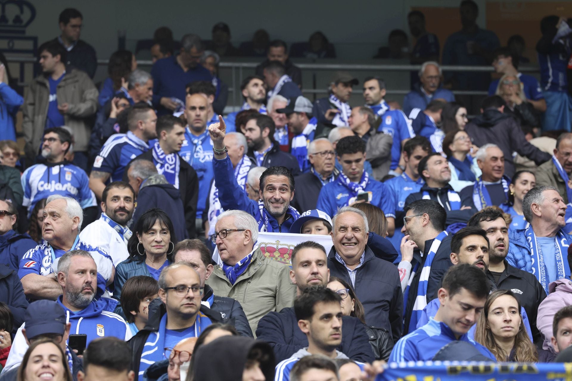 ¿Estuviste en el Carlos Tartiere para ver el Real Oviedo-Cádiz? ¡Búscate entre las fotos!