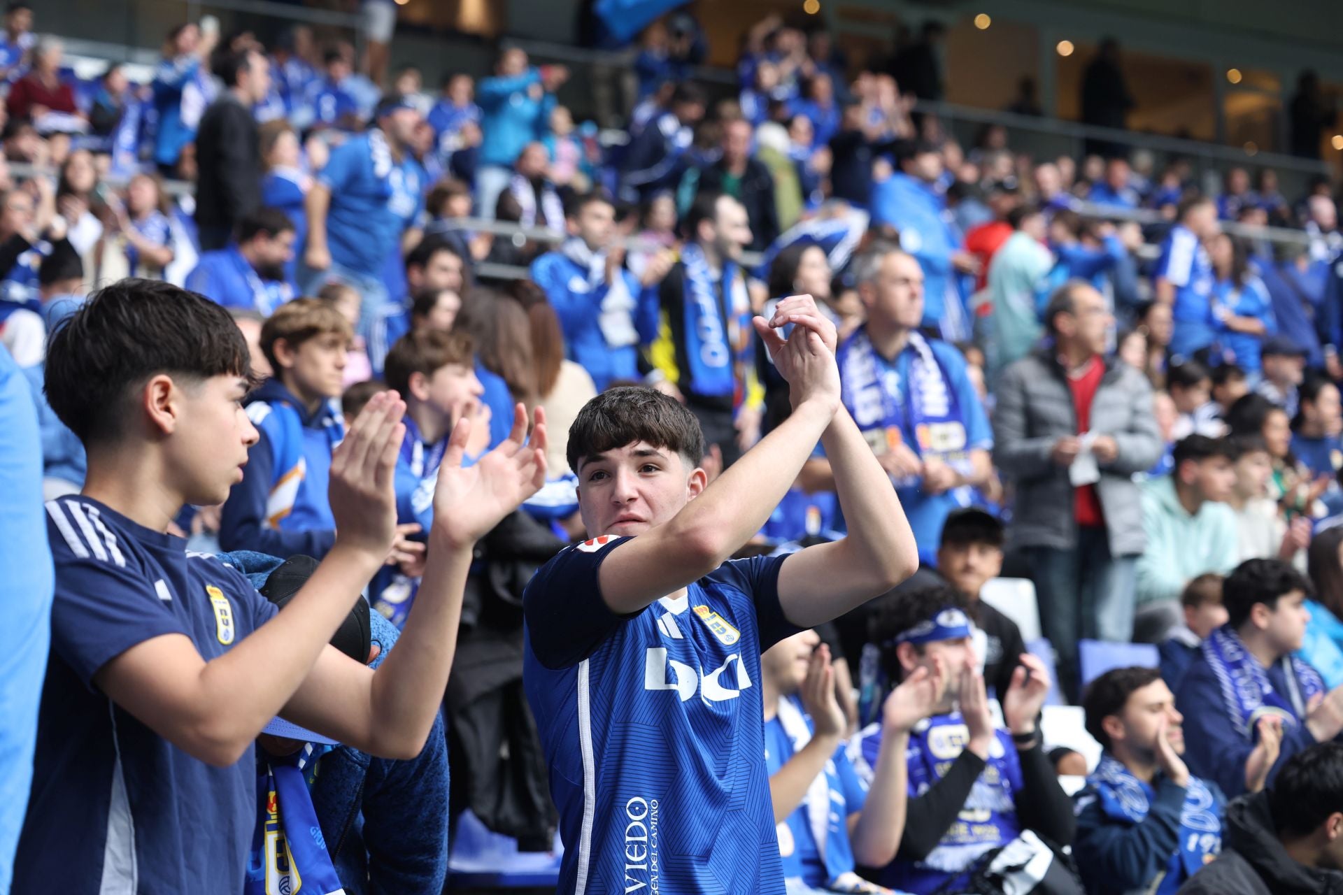 ¿Estuviste en el Carlos Tartiere para ver el Real Oviedo-Cádiz? ¡Búscate entre las fotos!