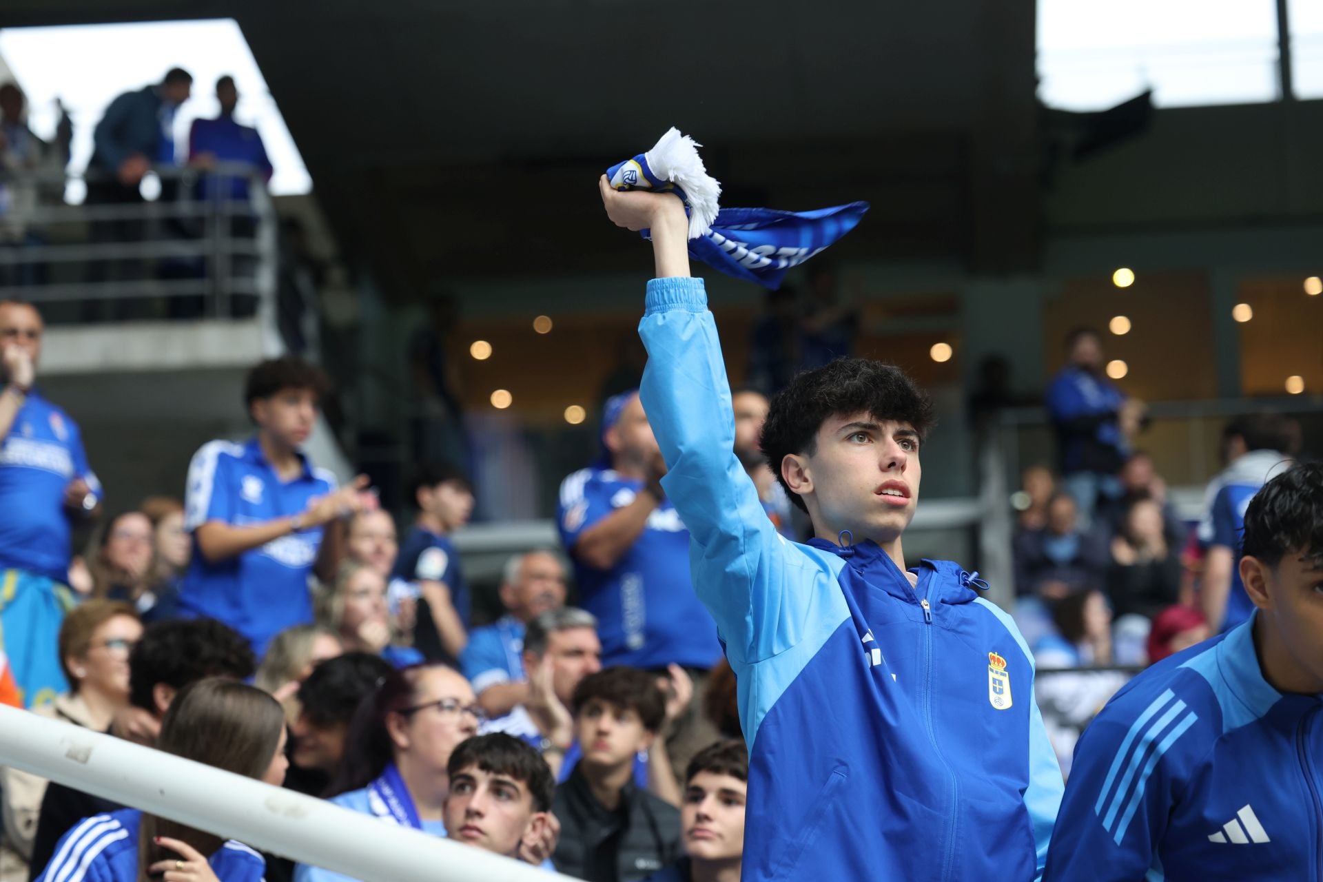 ¿Estuviste en el Carlos Tartiere para ver el Real Oviedo-Cádiz? ¡Búscate entre las fotos!