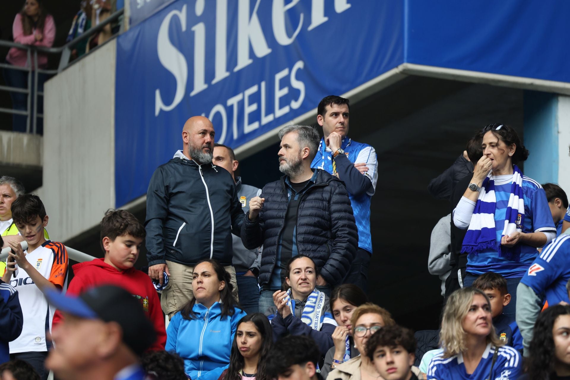 ¿Estuviste en el Carlos Tartiere para ver el Real Oviedo-Cádiz? ¡Búscate entre las fotos!