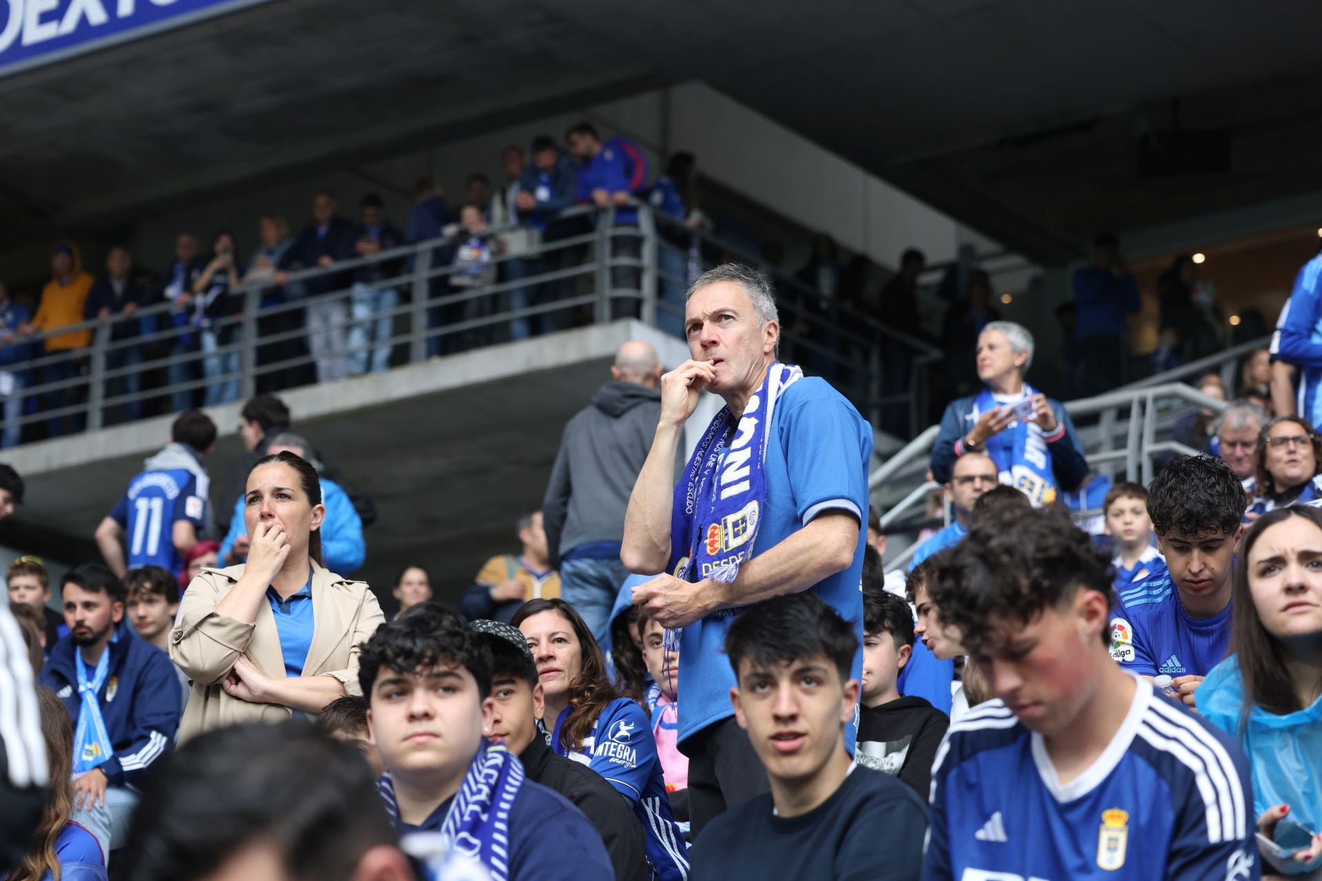 ¿Estuviste en el Carlos Tartiere para ver el Real Oviedo-Cádiz? ¡Búscate entre las fotos!
