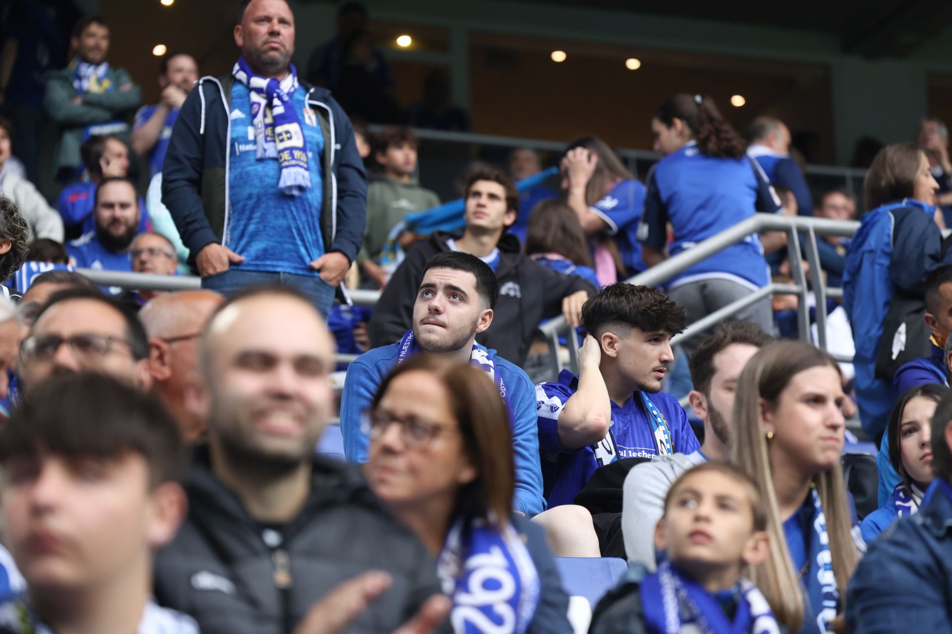 ¿Estuviste en el Carlos Tartiere para ver el Real Oviedo-Cádiz? ¡Búscate entre las fotos!