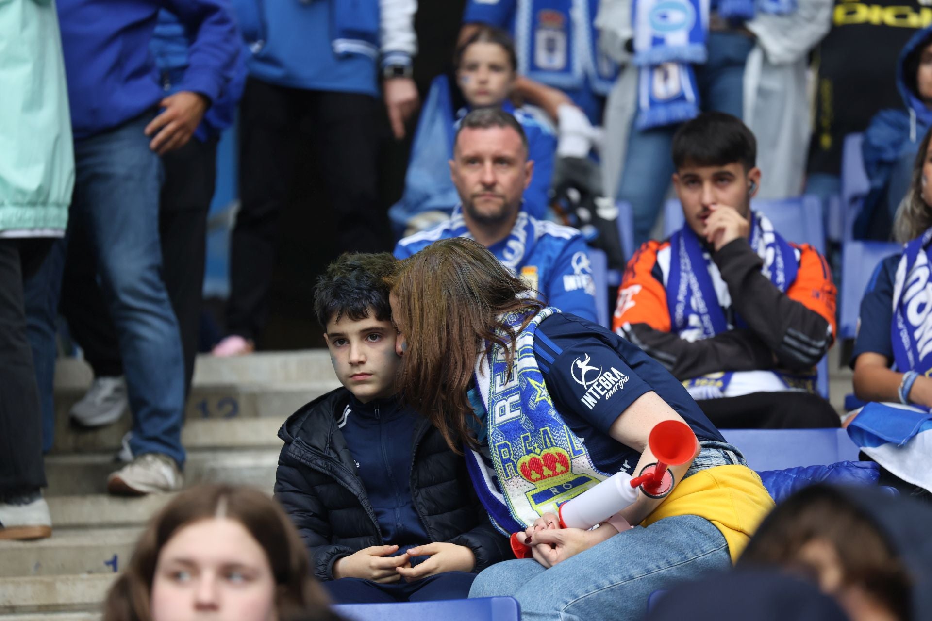 ¿Estuviste en el Carlos Tartiere para ver el Real Oviedo-Cádiz? ¡Búscate entre las fotos!