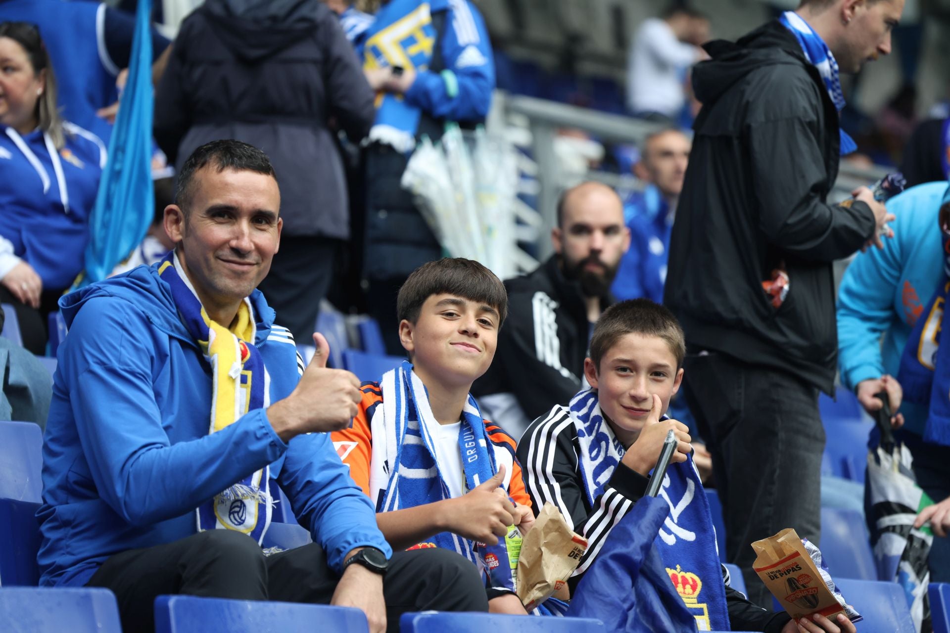 ¿Estuviste en el Carlos Tartiere para ver el Real Oviedo-Cádiz? ¡Búscate entre las fotos!