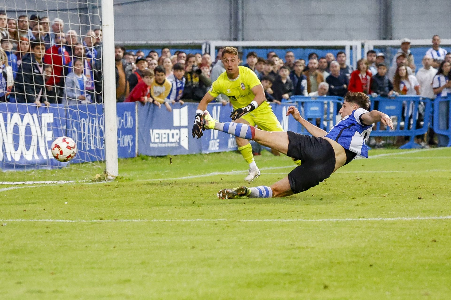 Las mejores imágenes del Real Avilés-Rayo Majadahonda: jugadas y búscate