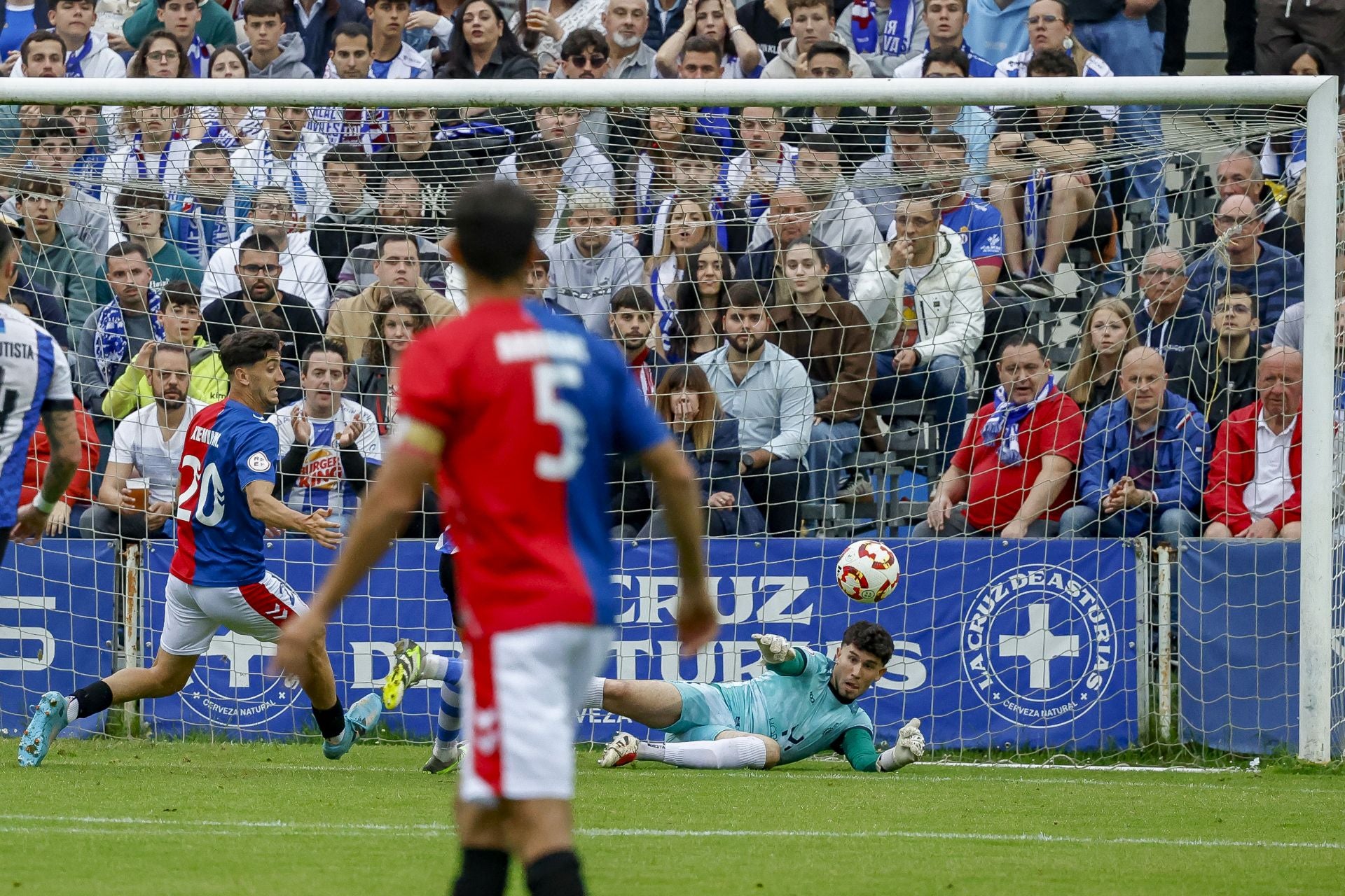 Las mejores imágenes del Real Avilés-Rayo Majadahonda: jugadas y búscate