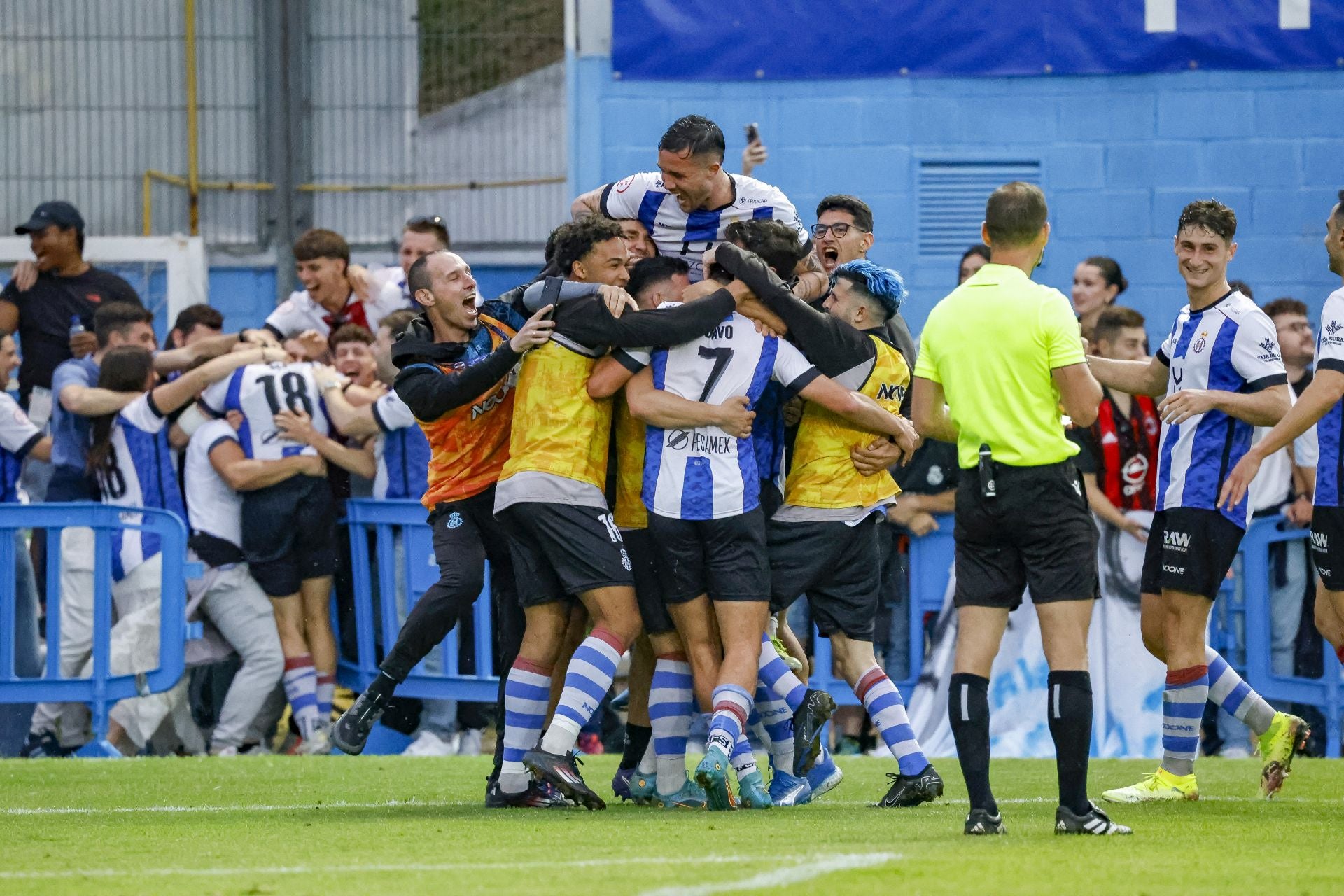 Las mejores imágenes del Real Avilés-Rayo Majadahonda: jugadas y búscate