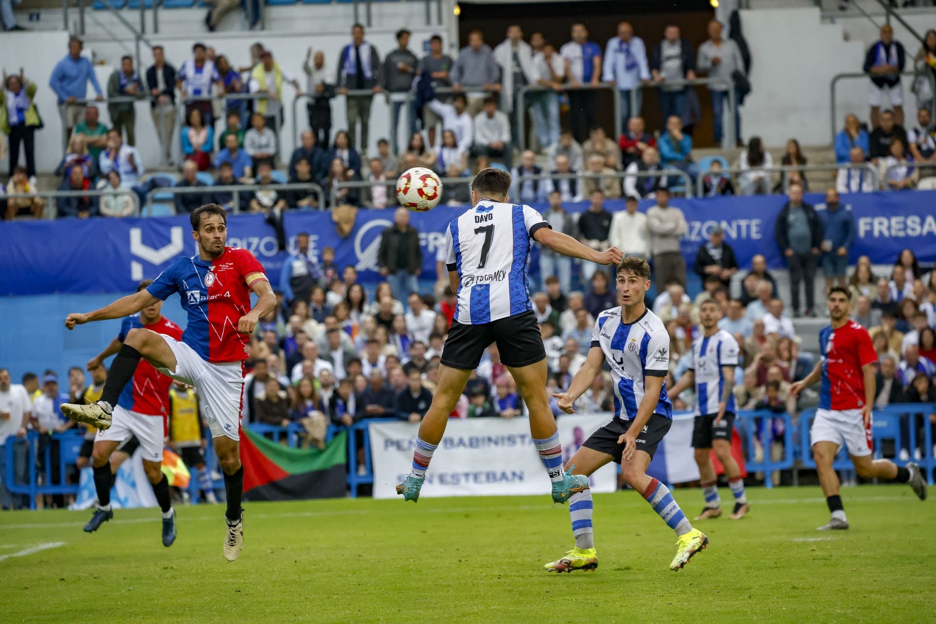Las mejores imágenes del Real Avilés-Rayo Majadahonda: jugadas y búscate
