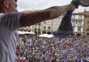Avilés rinde honores a los héroes del ascenso