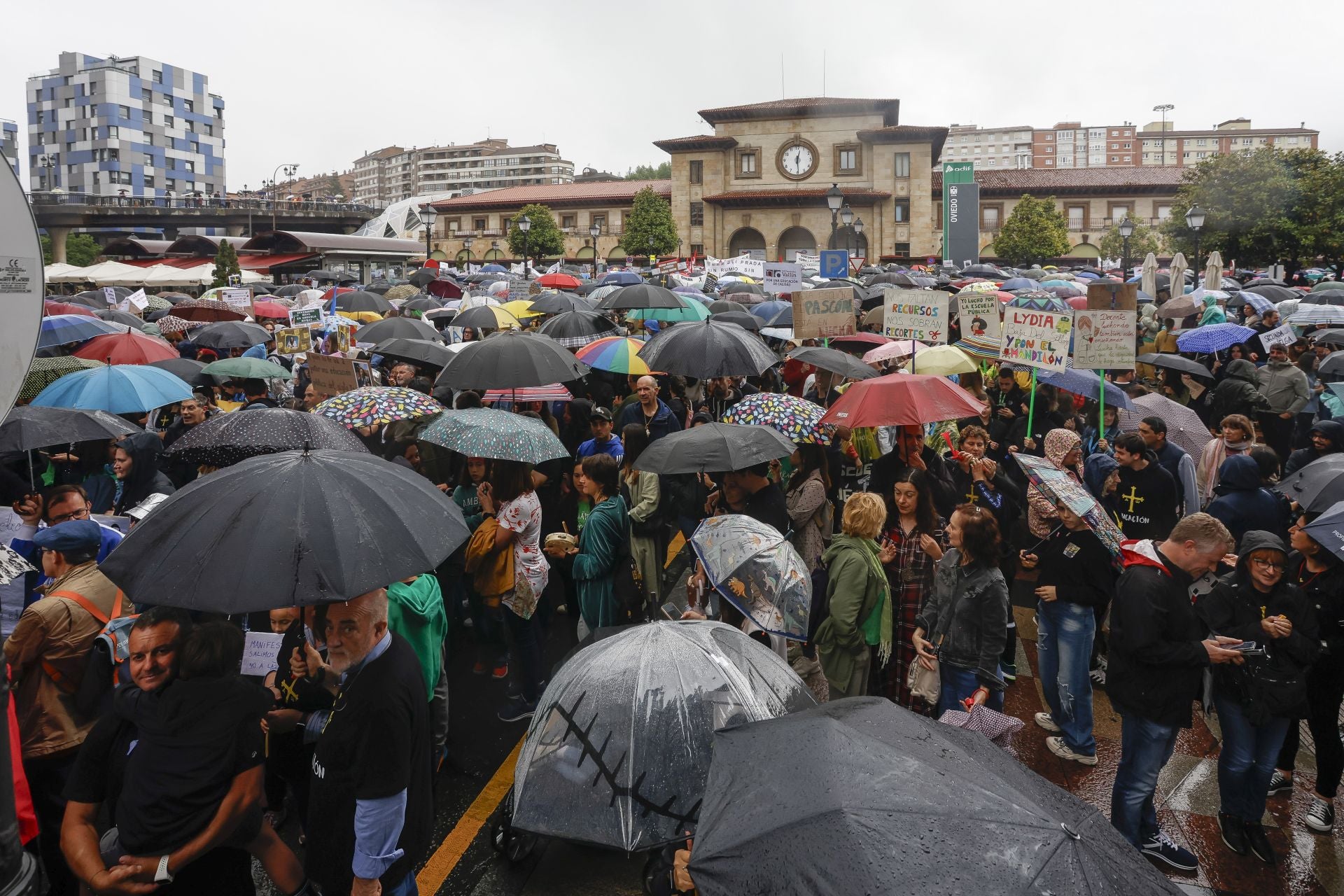 «Basta ya de precariedad»: Asturias clama por una educación pública de calidad