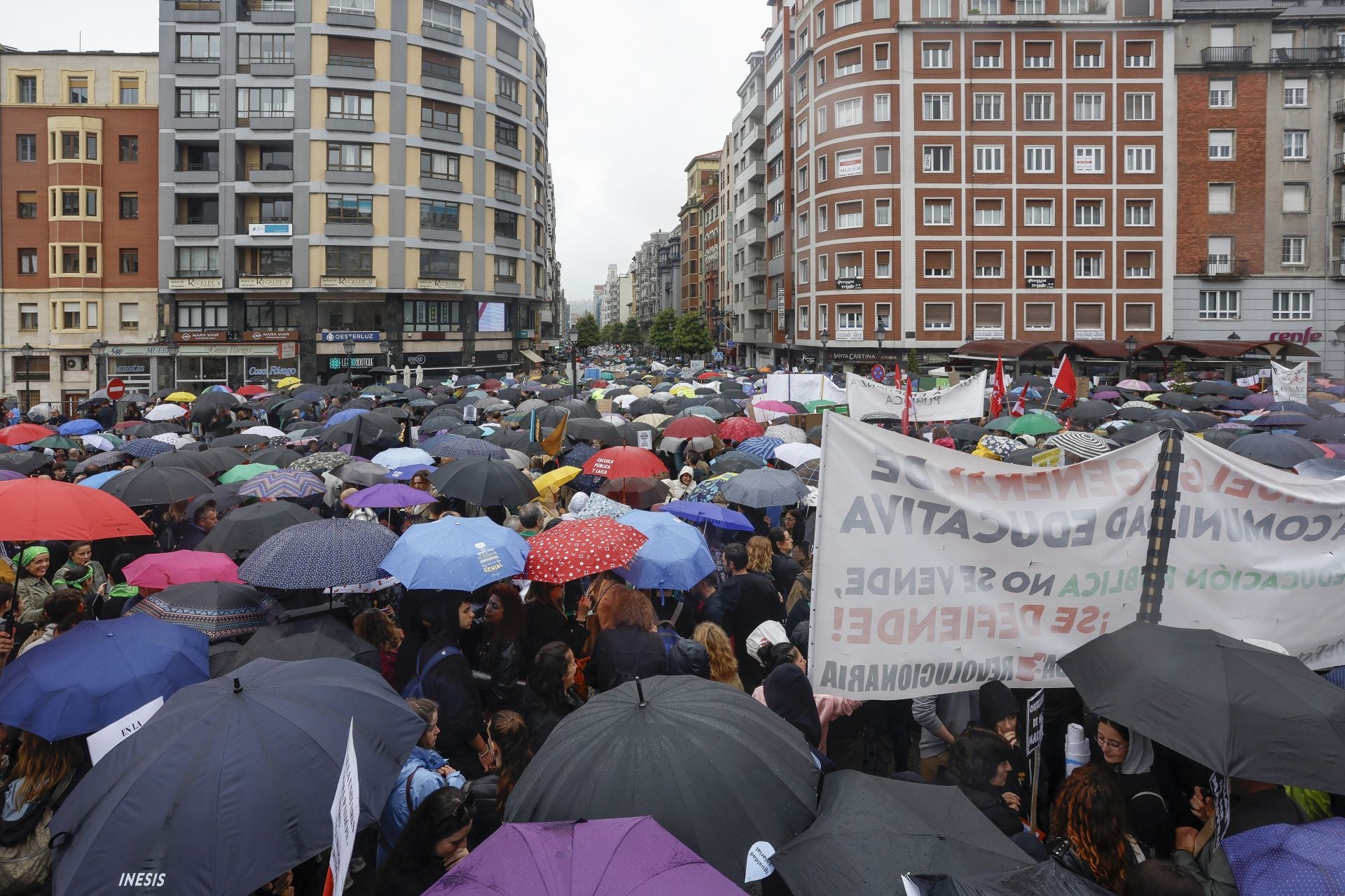 «Basta ya de precariedad»: Asturias clama por una educación pública de calidad