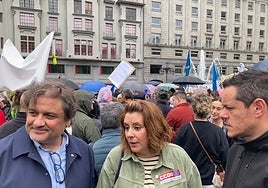 La secretaria de Organización de IU, María José Miranda, junto a Alejandro Suárez y Rober Ruiz.