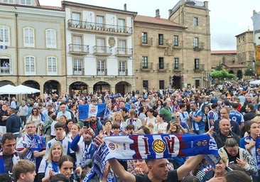 Avilés se tiñe de blanquiazul