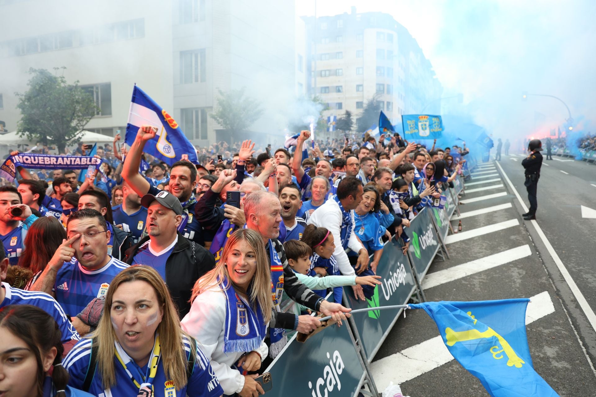 Así fue el recibimiento de la afición del Real Oviedo al equipo