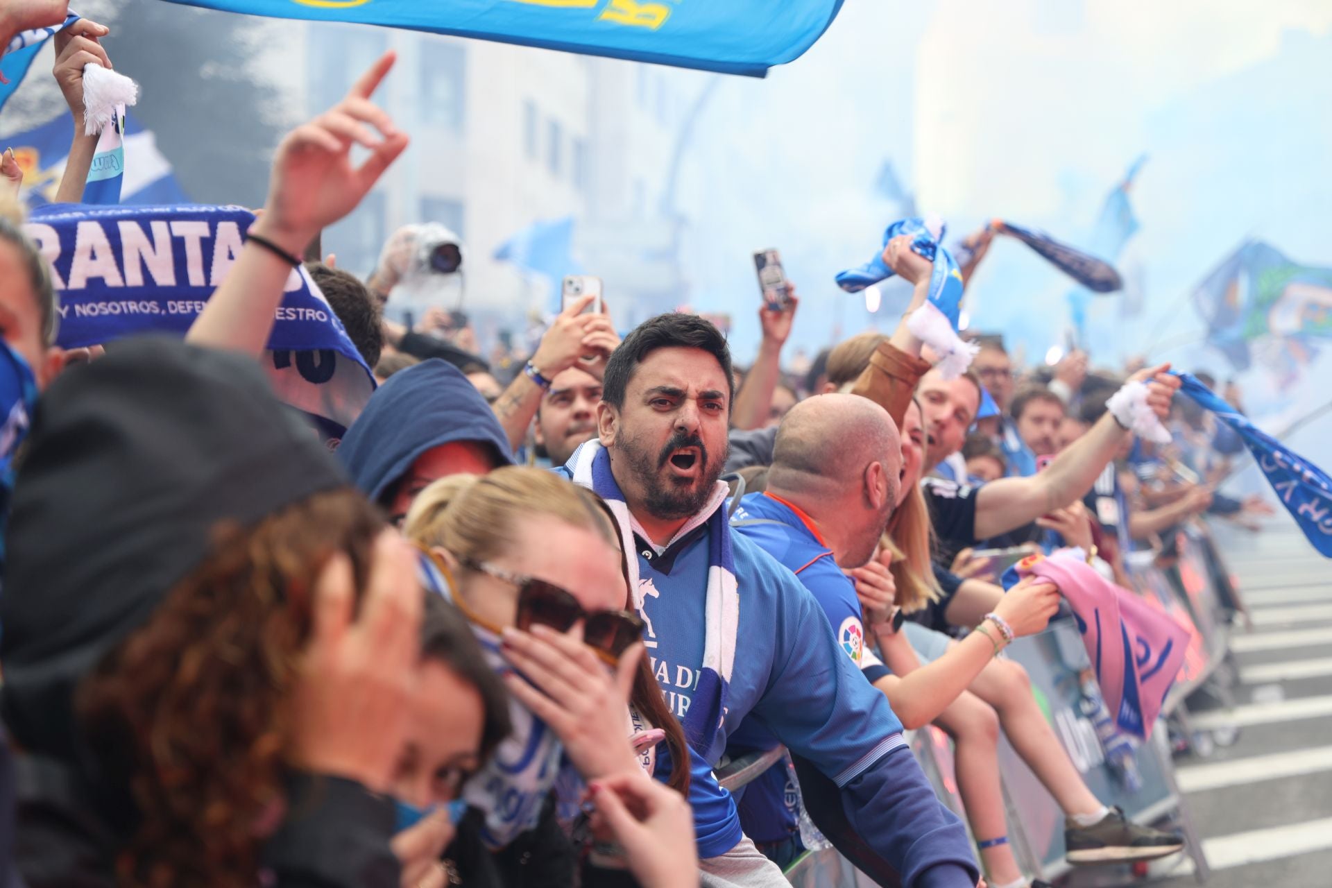 Así fue el recibimiento de la afición del Real Oviedo al equipo
