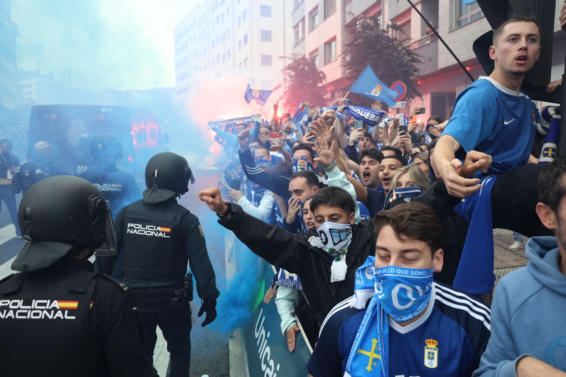 Así fue el recibimiento de la afición del Real Oviedo al equipo