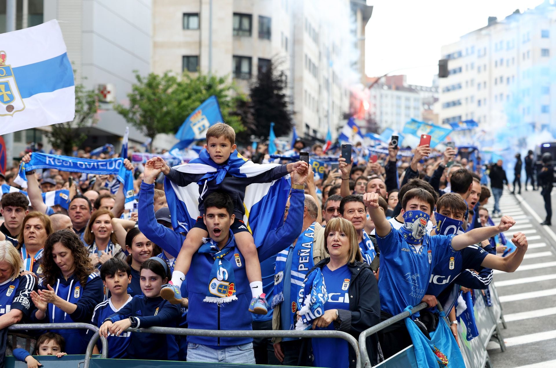 Así fue el recibimiento de la afición del Real Oviedo al equipo